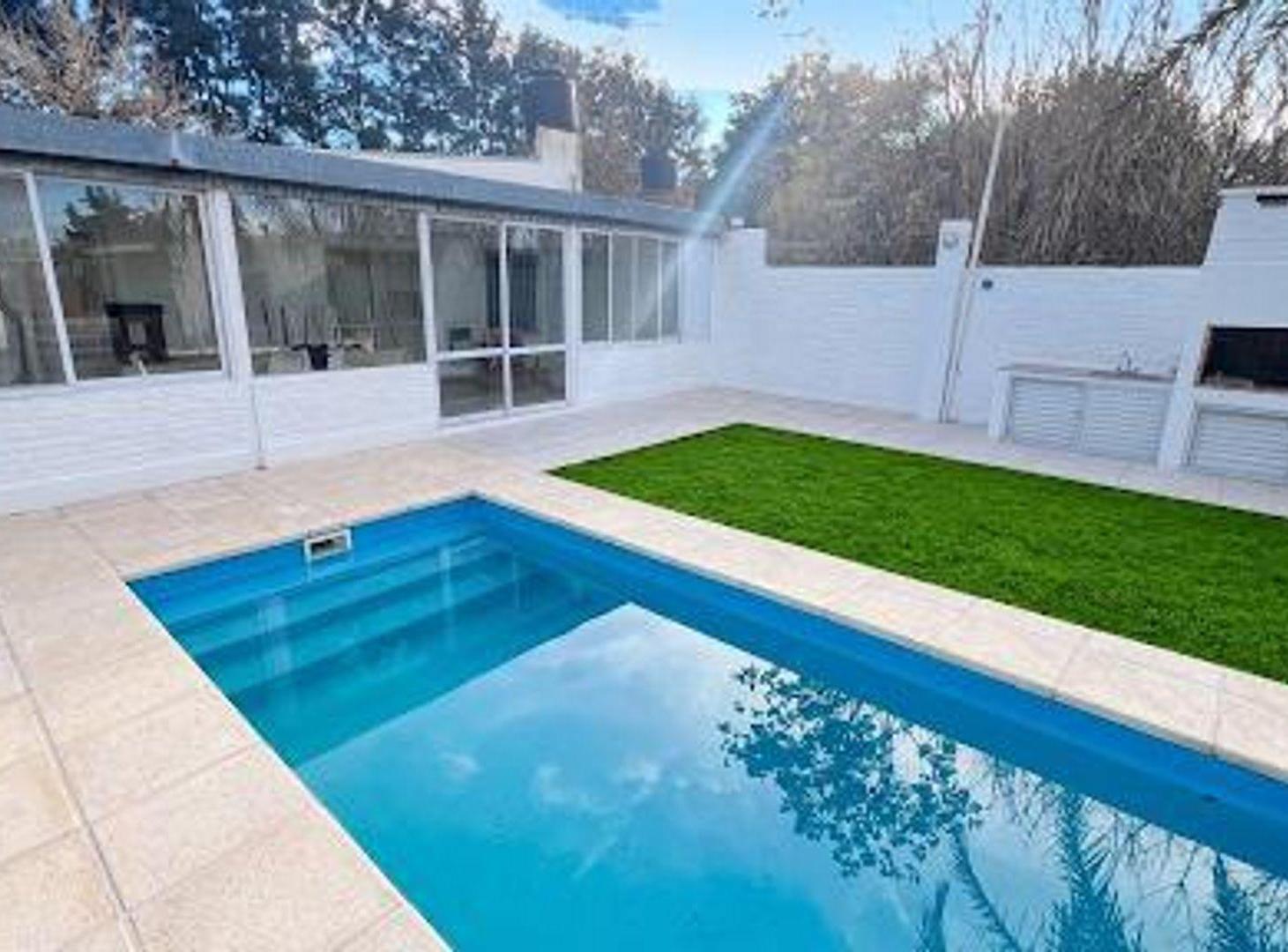 VENTA CASA DE 2 DORMIS CON PARQUE Y  PISCINA
