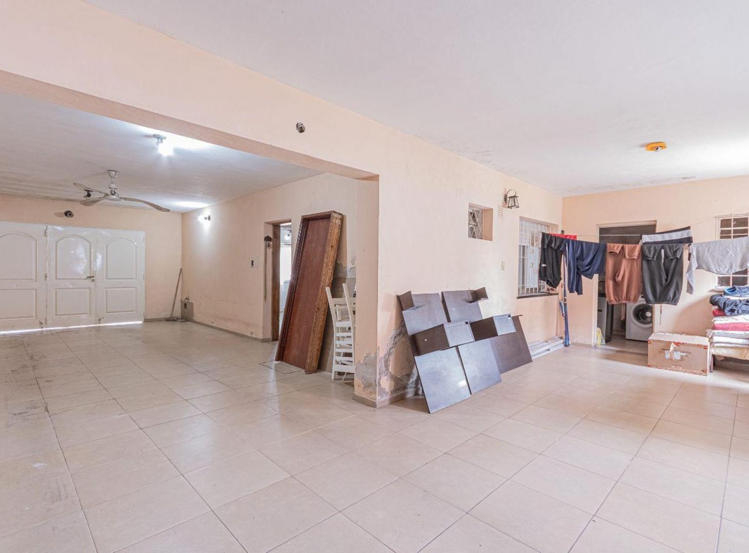 Foto de VENTA CASA CON COCHERA Y PATIO EN EL FONDO, imagen 2