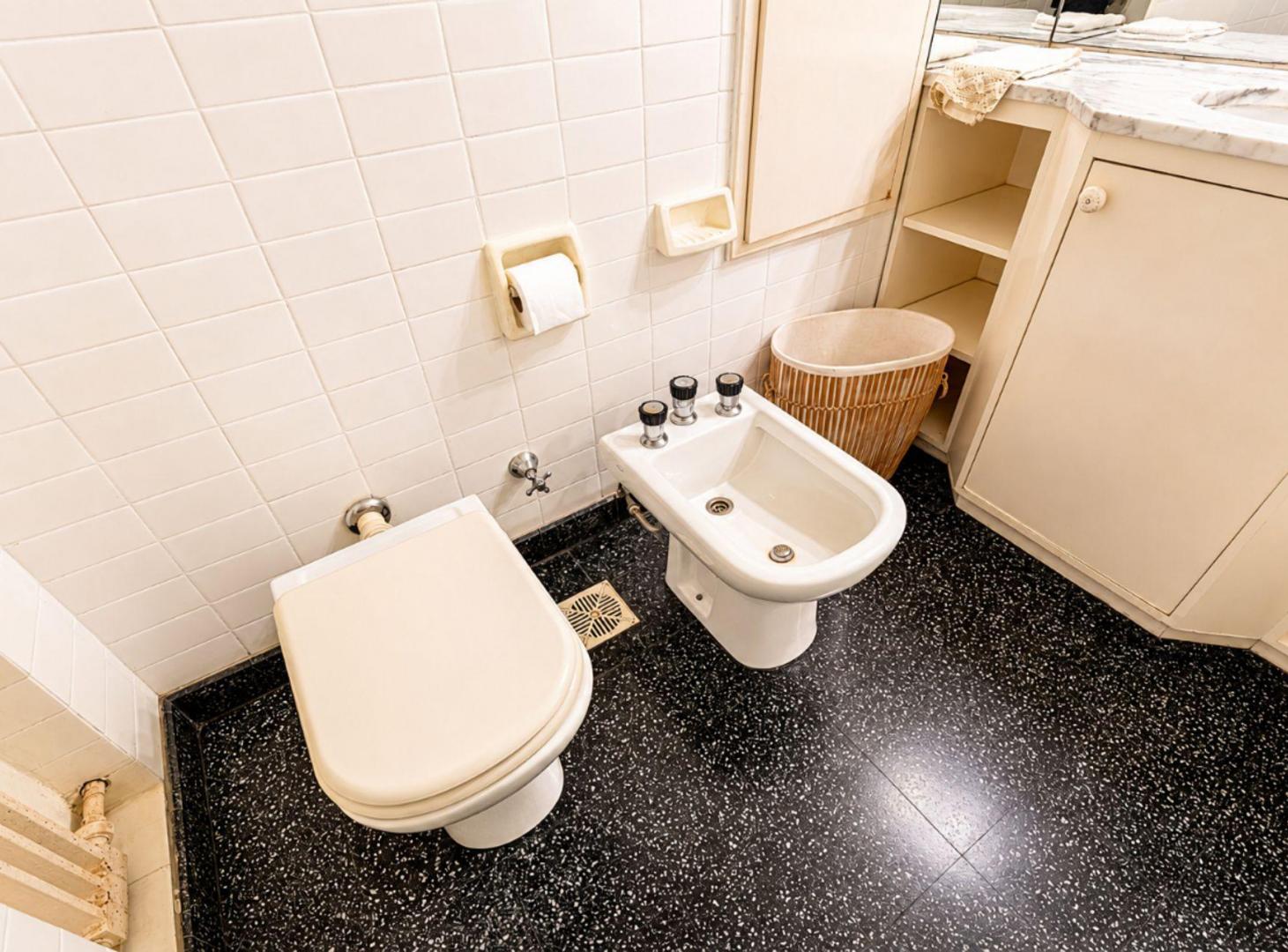 Foto de SEMIPISO EN VENTA 3 DORMITORIOS Y COCHERA CENTRO., imagen 3