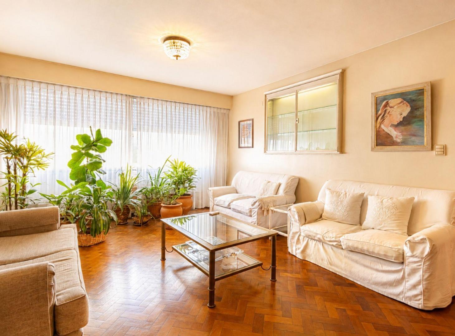 Foto de SEMIPISO EN VENTA 3 DORMITORIOS Y COCHERA CENTRO., imagen 2