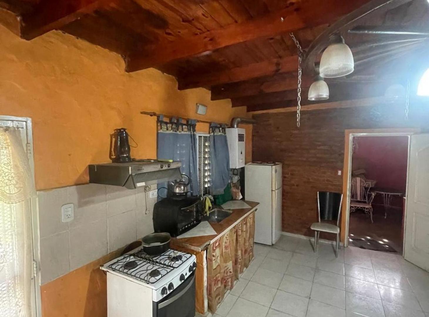 Foto de VENTA DE CASA CON GALERIA Y PILETA, ANDINO., imagen 1