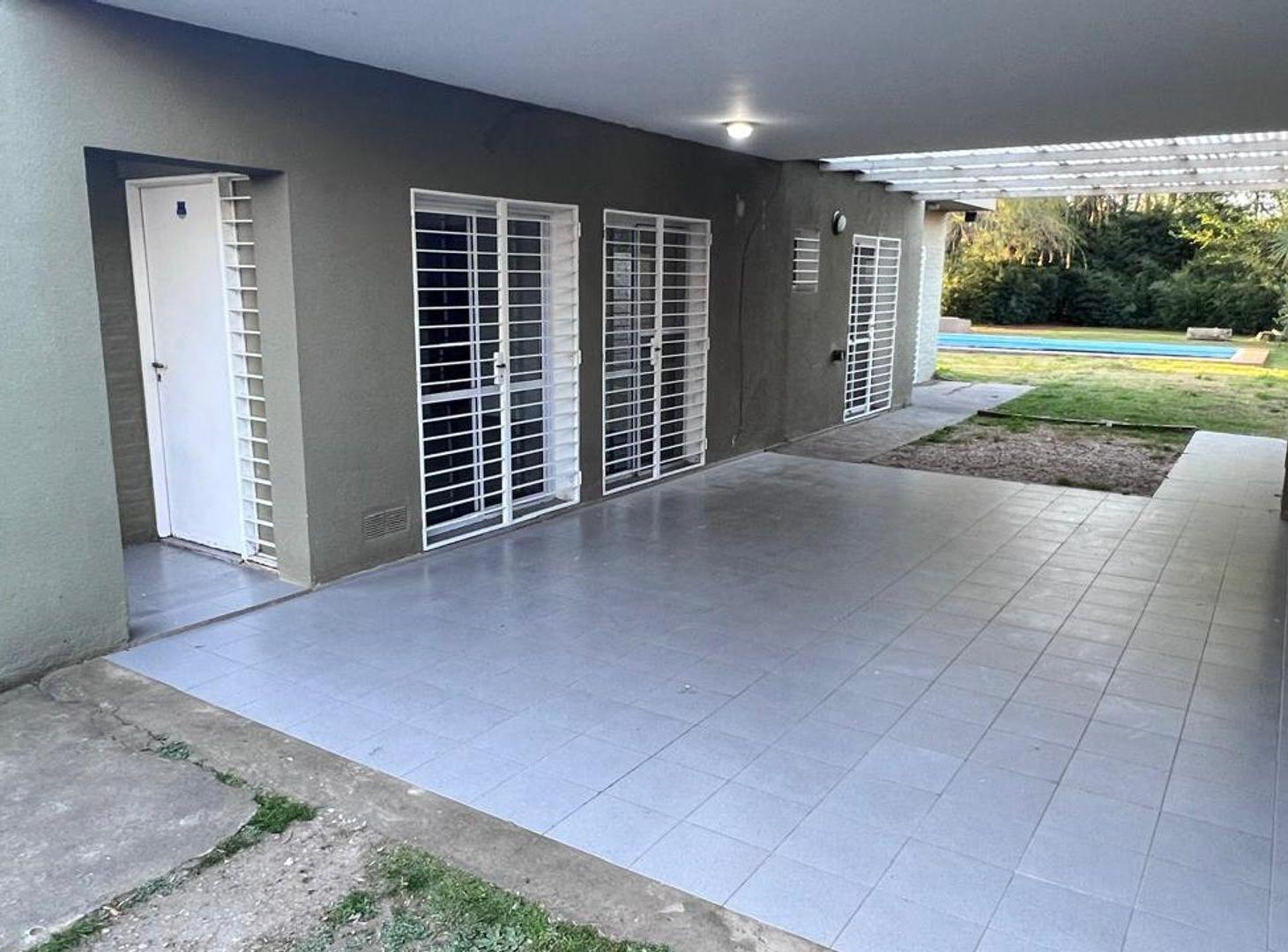 Foto de CASA EN ALQUILER DE 2 DORMIS CON PISCINA Y PARQUE, imagen 2