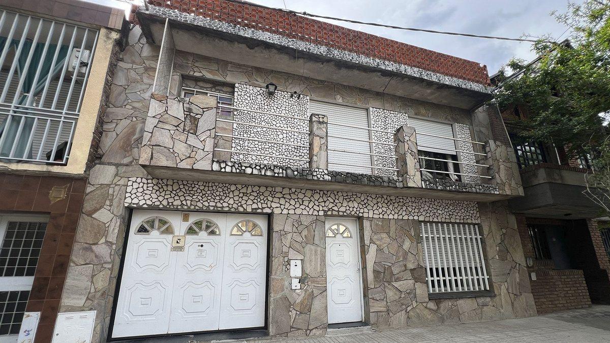 Foto de VENTA CASA 2 DORMITORIOS ZONA SUR QUINCHO COCHERA, imagen 2