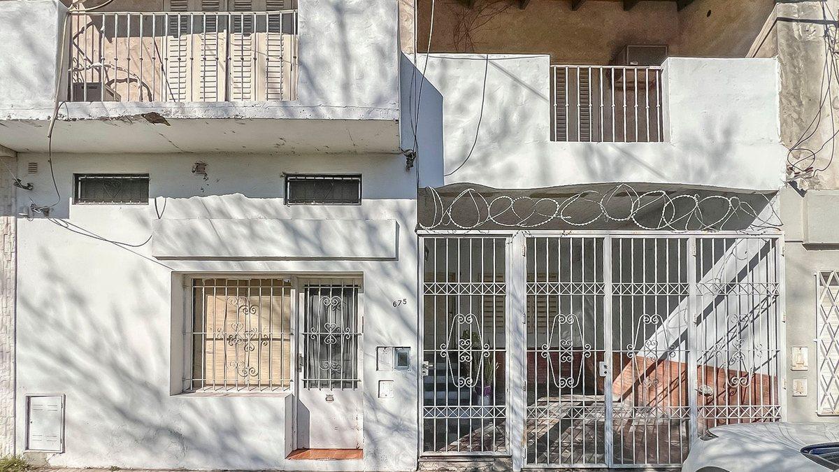 Foto de VENTA CASA 3 DORMITORIOS Y PATIO BARRIO LAS HERAS, imagen 1