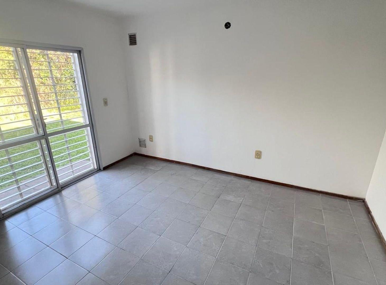 Foto de CASA DE 1 DORMI CON PISCINA DE 8 X 5 Y PARQUE, imagen 2