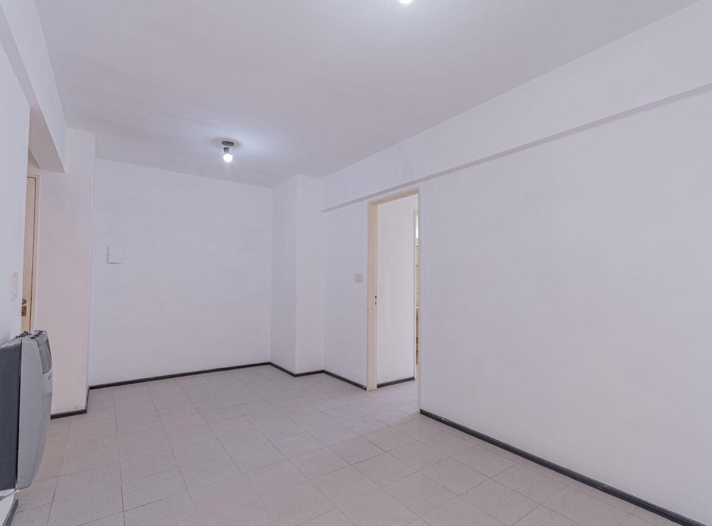 Foto de VENTA DEPARTAMENTO 2 DORMIT. CON COCHERA - CENTRO, imagen 2