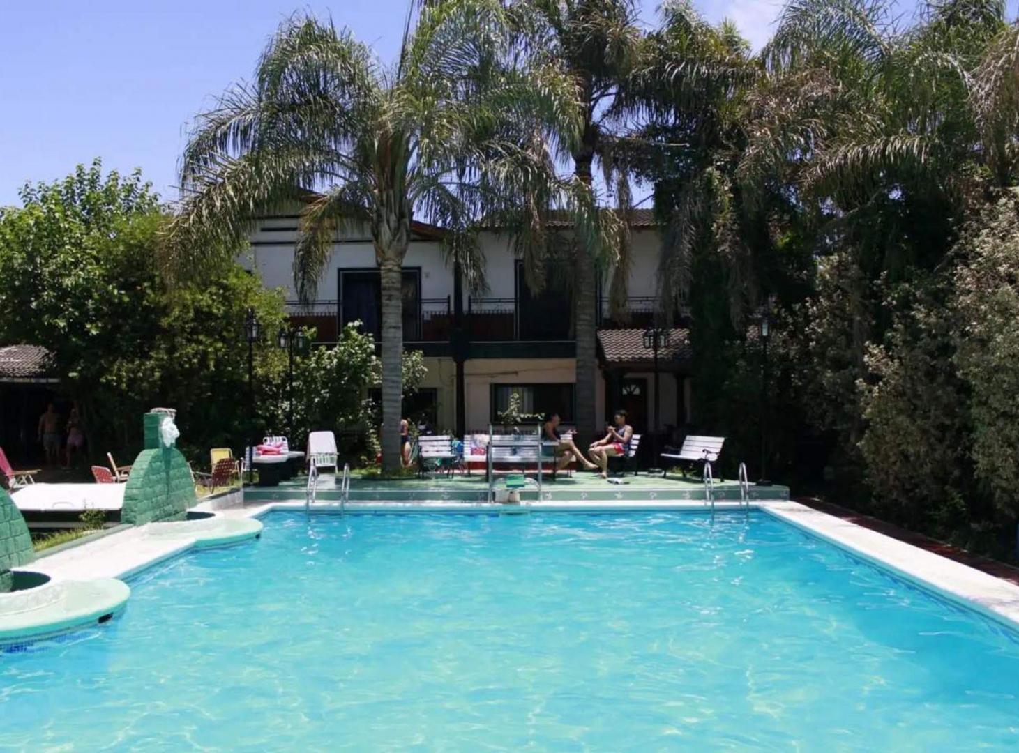 Foto de VENTA CASA 5 DORM. Y PARQUE CON PISCINA EN FUNES, imagen 1