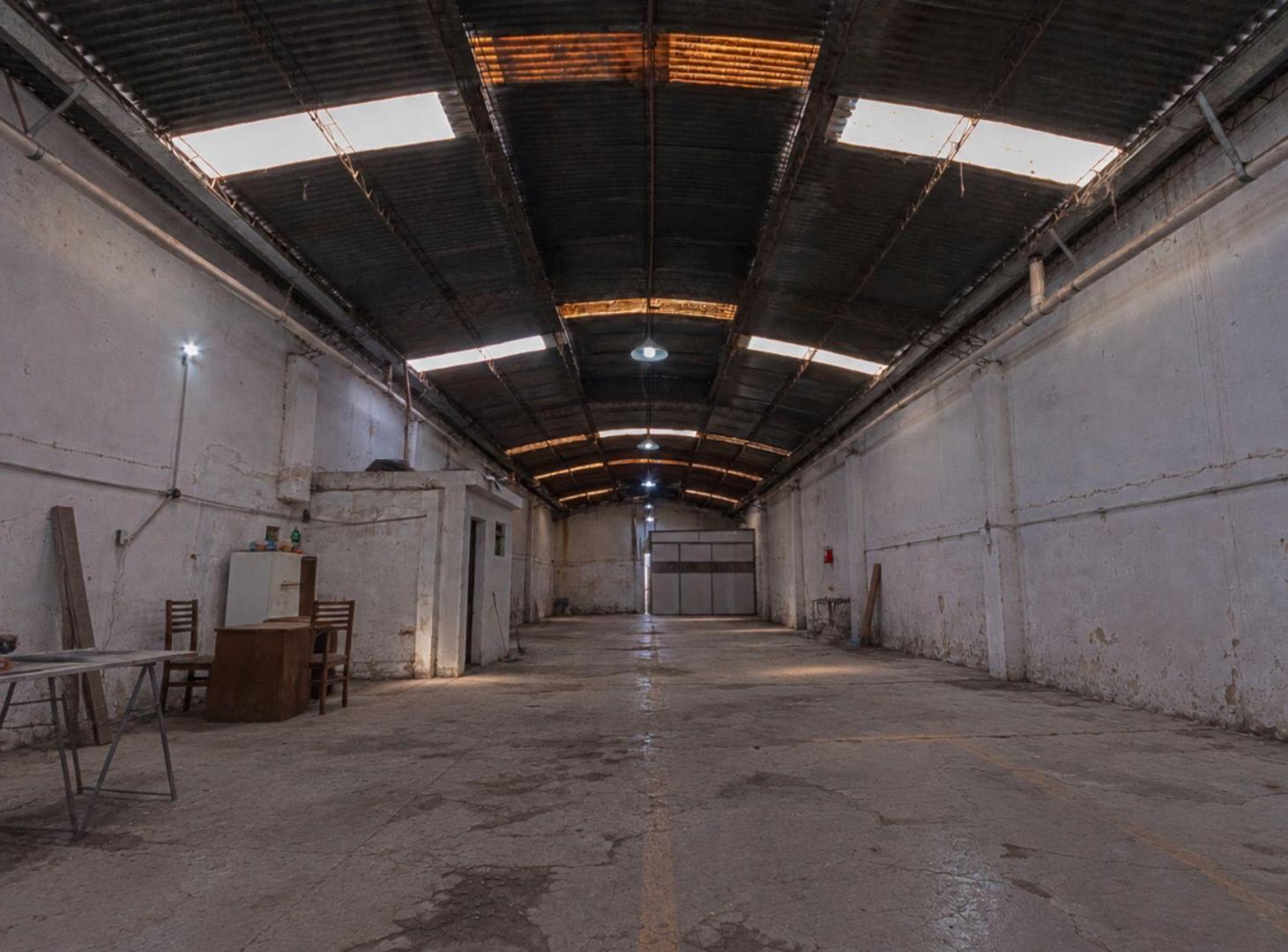Foto de VENTA/PERMUTA GALPON PARABOLICO DE 400M2 Rosario., imagen 2