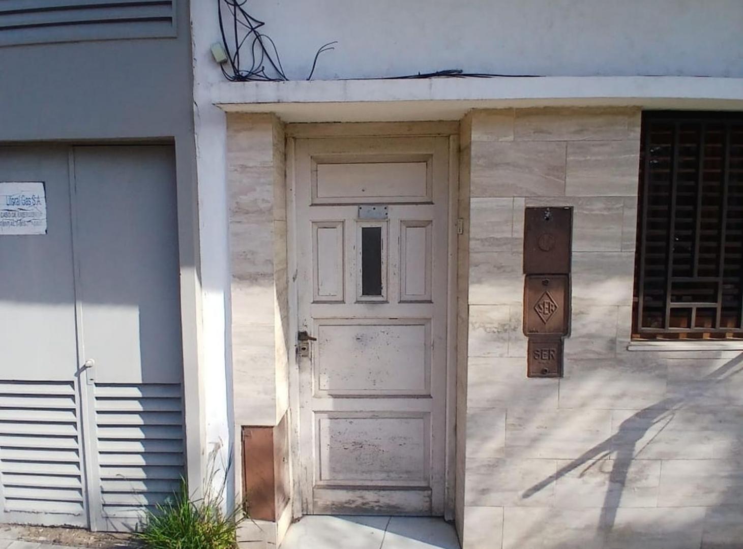 Foto de Casa de pasillo a reciclar en barrio Azcuenaga., imagen 1
