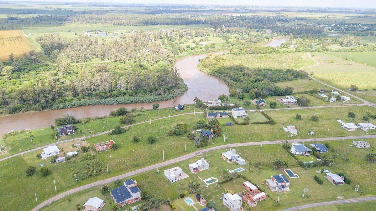 Foto de VENTA LOTE DE 944m2 EN SOLARES DEL NORTE-OLIVEROS, imagen 2