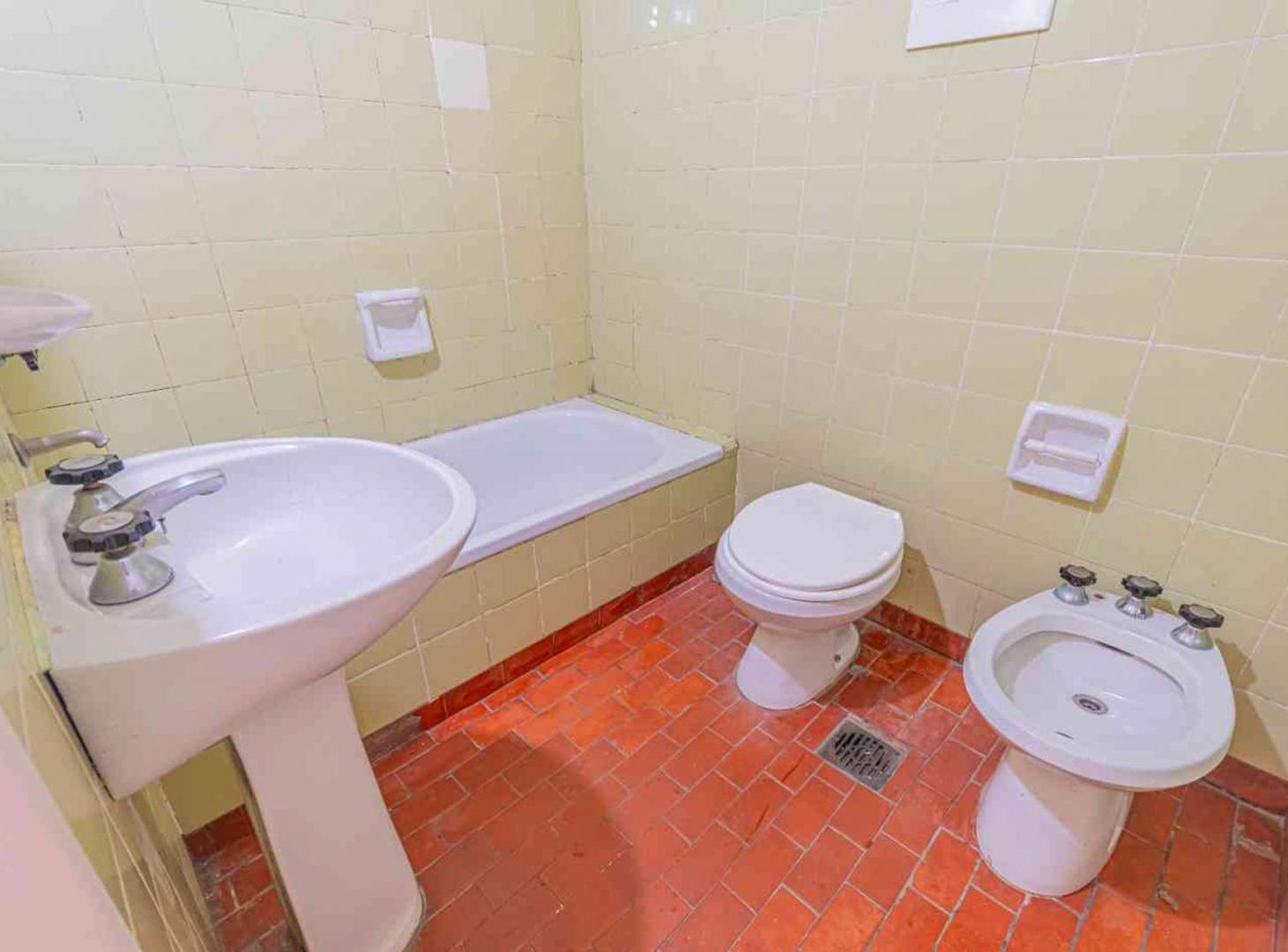 Foto de VENTA DEPARTAMENTO 2 DORMITORIOS CON PATIO, MARTIN, imagen 2