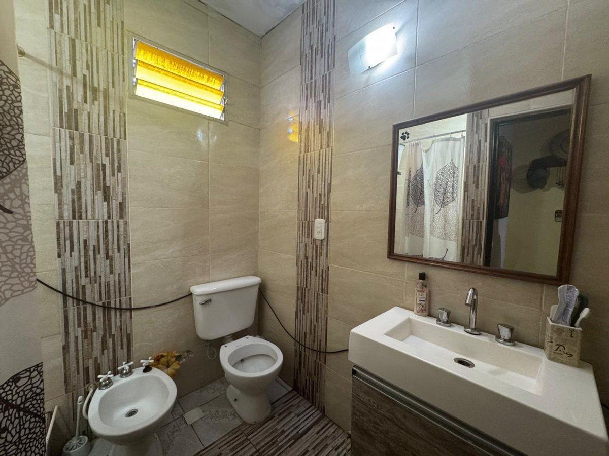 Foto de CASA EN VENTA TRES DORMTORIOS COCHERA DOS PLANTAS, imagen 2