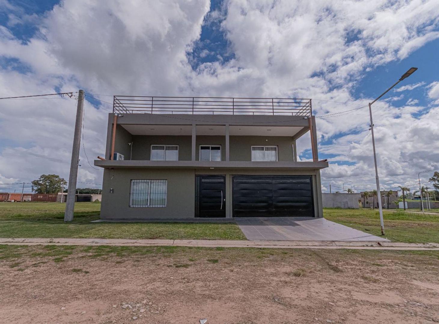 Foto de Casa 3 dorm pileta, balcón terraza y vista al río, imagen 1