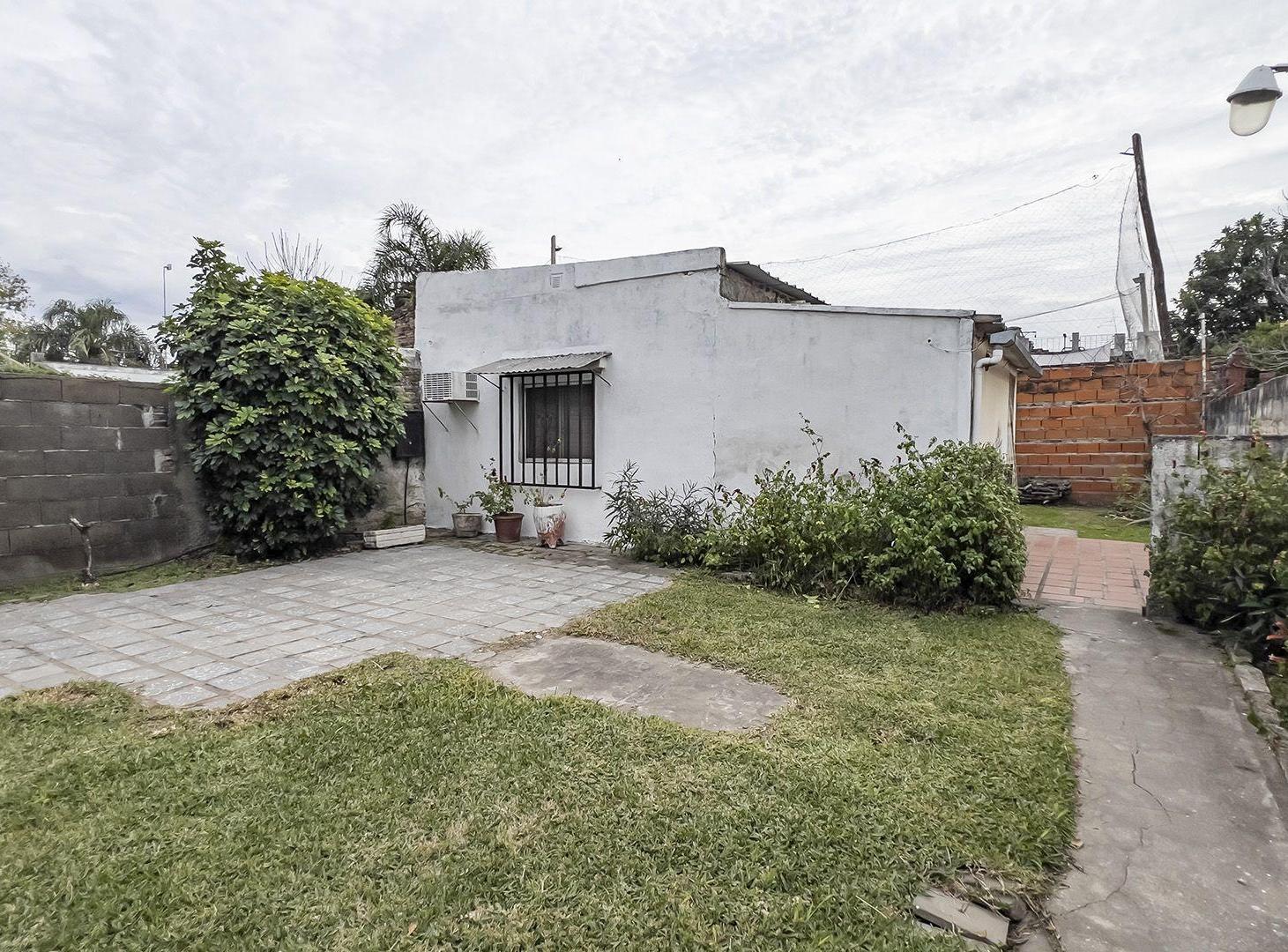 Foto de CASA EN VENTA CON 2 DORMITORIOS Y GRAN PATIO, imagen 1