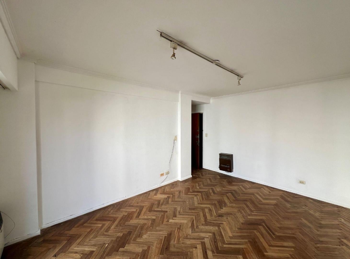 Foto de VENTA DPTO 1 DORMITORIO BALCARCE Y MENDOZA, imagen 5