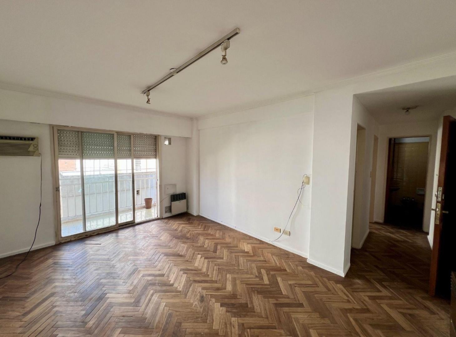 Foto de VENTA DPTO 1 DORMITORIO BALCARCE Y MENDOZA, imagen 2