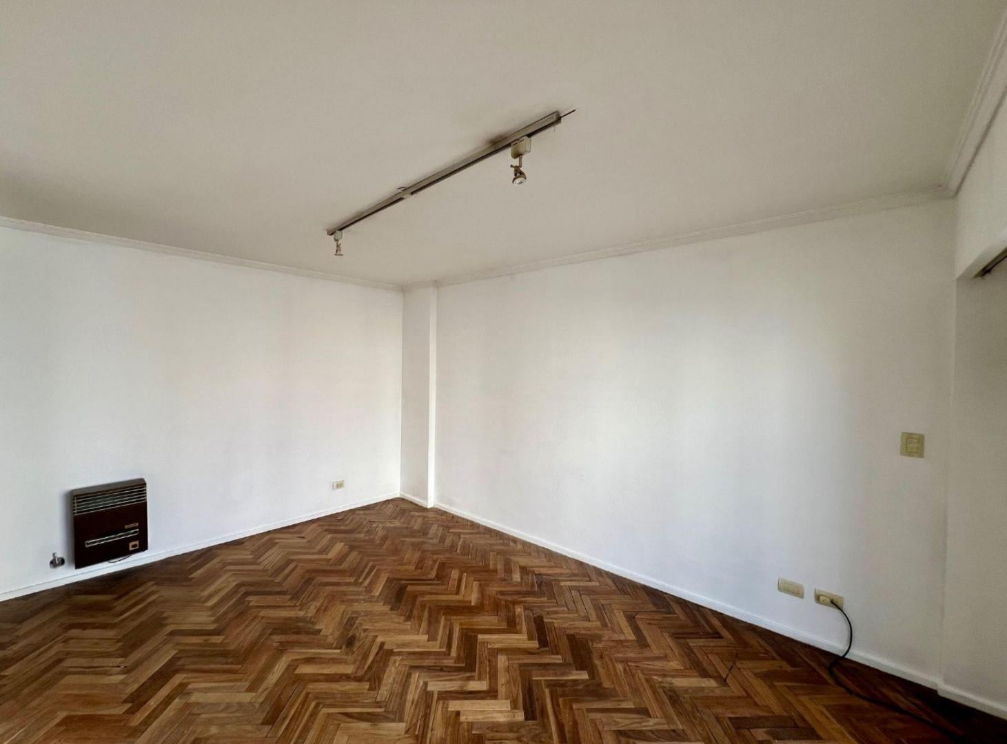 Foto de VENTA DPTO 1 DORMITORIO BALCARCE Y MENDOZA, imagen 4