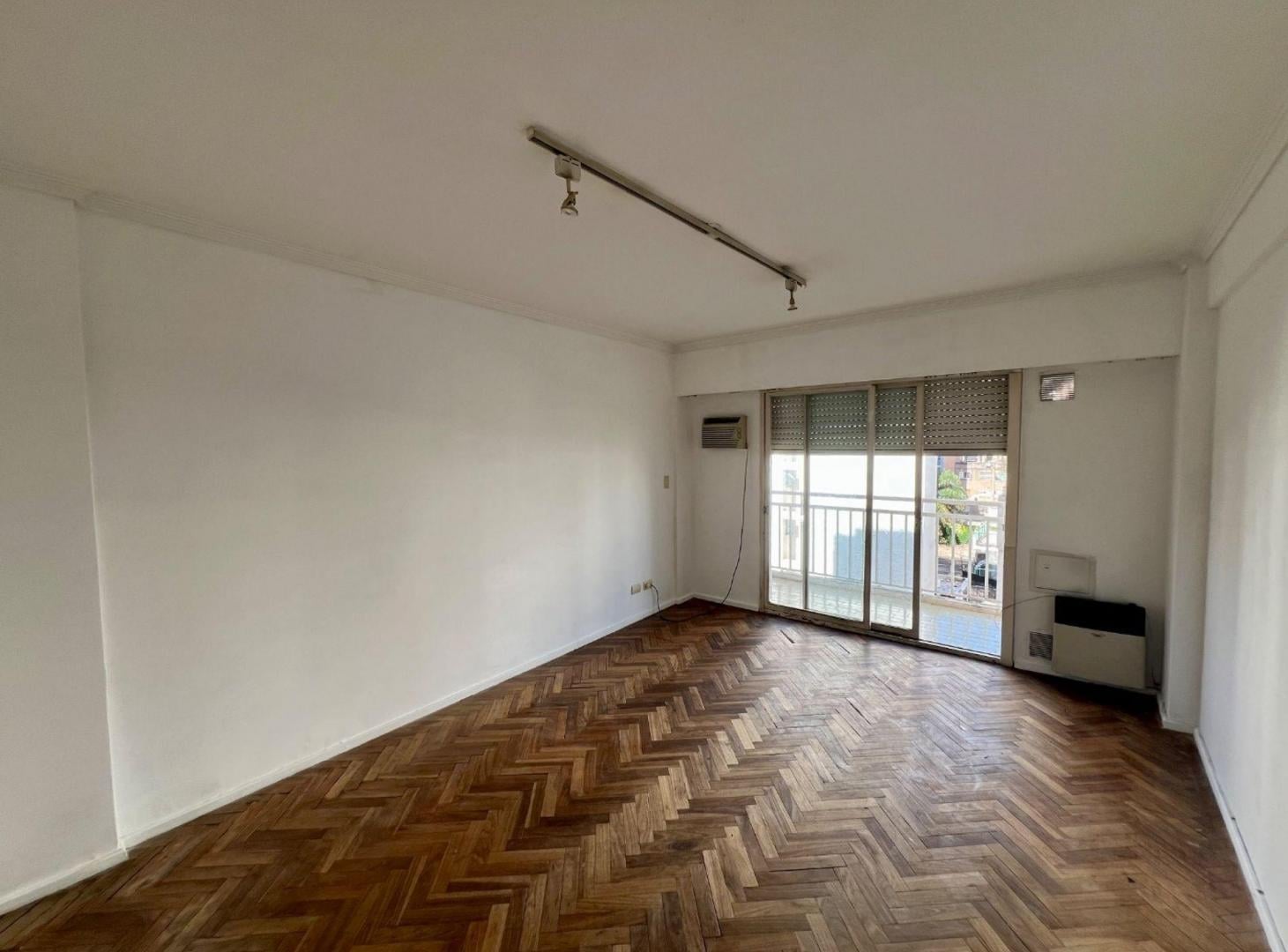 Foto de VENTA DPTO 1 DORMITORIO BALCARCE Y MENDOZA, imagen 3
