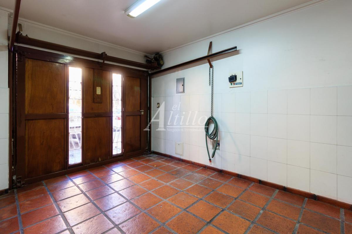 Foto de Venta Casa 5 Amb con cochera en Liniers, imagen 3