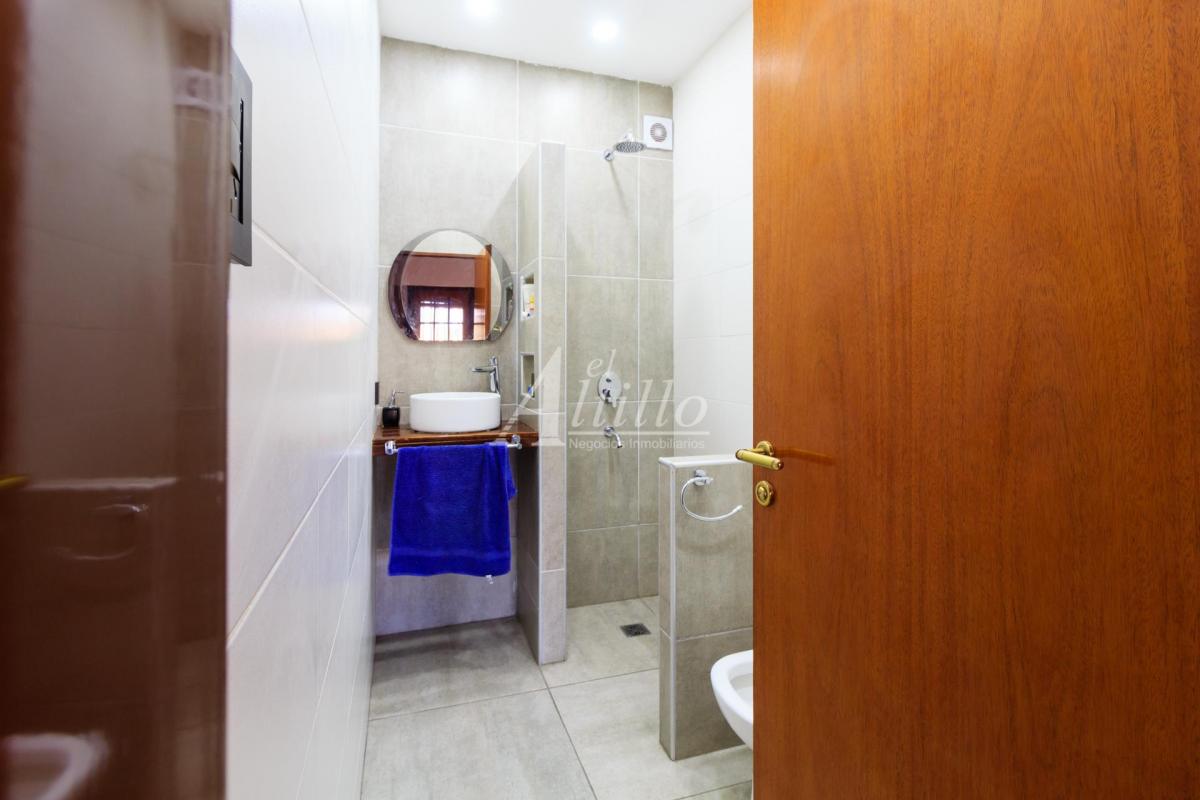 Venta Casa 5 Amb con Cochera en Liniers 5