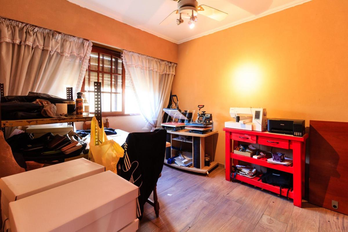 Venta Casa 5 Amb con Cochera en Liniers 2