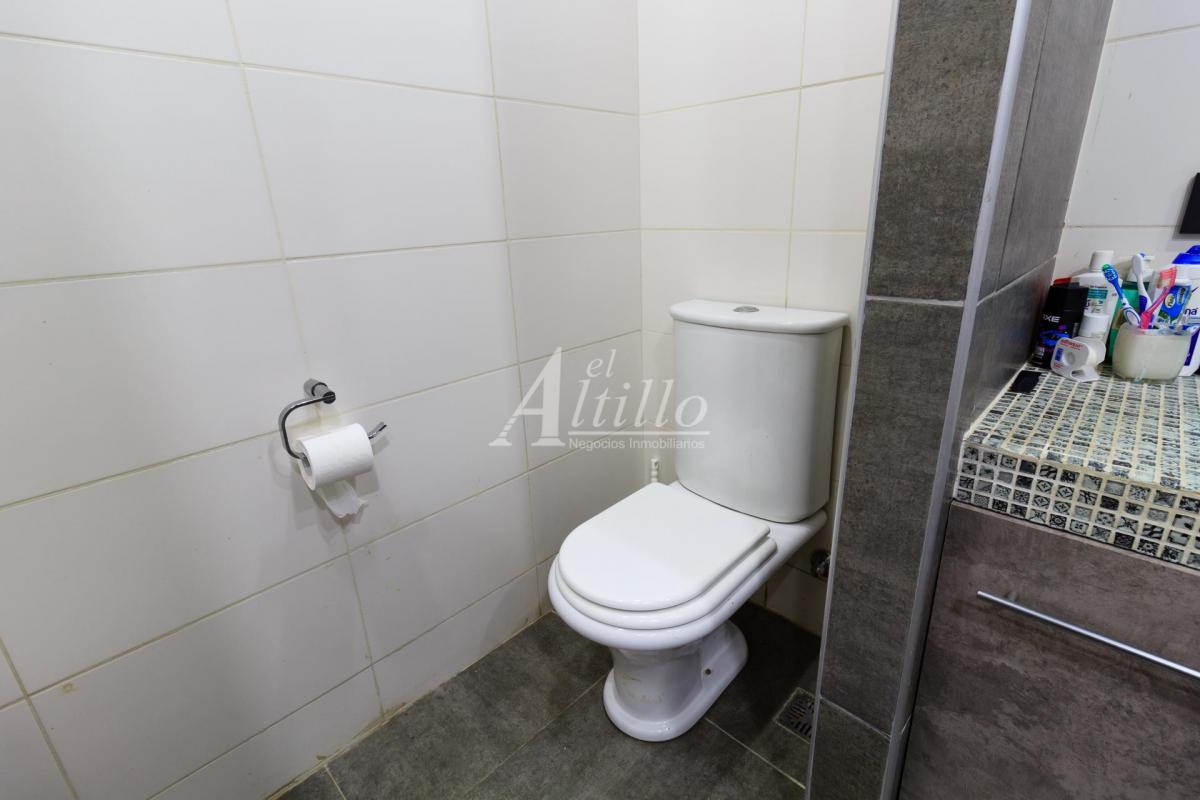 Venta Casa 5 Amb con Cochera en Liniers 1