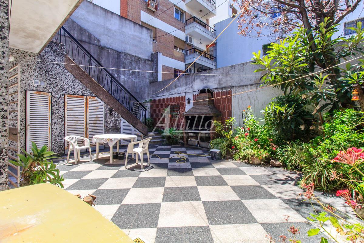 Venta Casa 5 Amb en Flores con Garaje 1