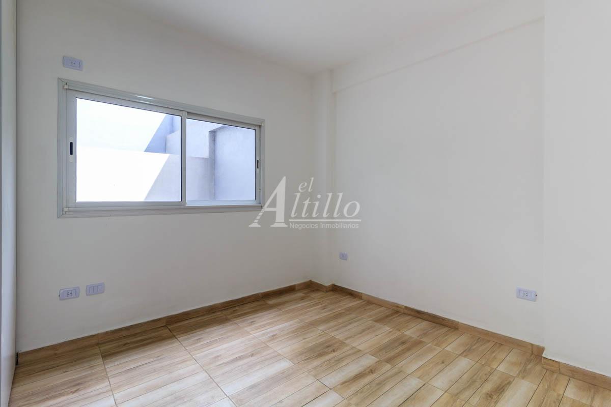 Venta depto 3 amb c/patio y cochera