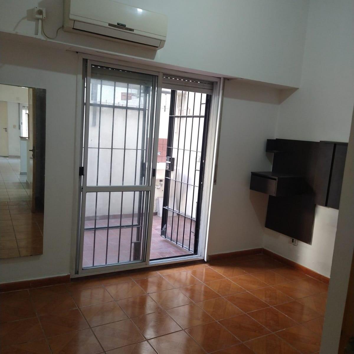 Foto de Venta Depto 2 amb PB Frente en Liniers Sin Expensas - Para Inversion, imagen 5