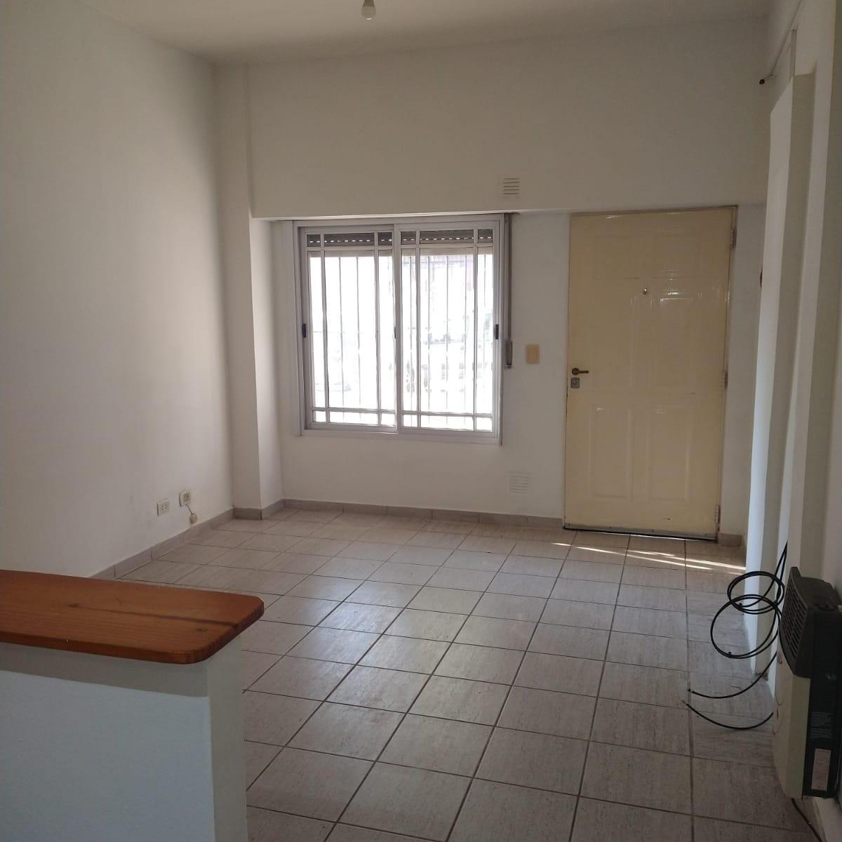 Foto de Venta Depto 2 amb PB Frente en Liniers Sin Expensas - Para Inversion, imagen 3