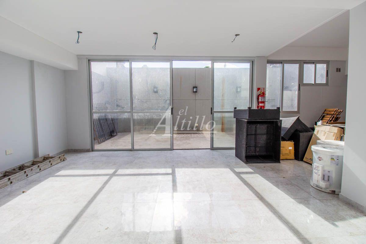 Foto de Local Amplio en Alquiler con Patio en Liniers - Ulrico Schmidl y Av Emilio Castro, imagen 2