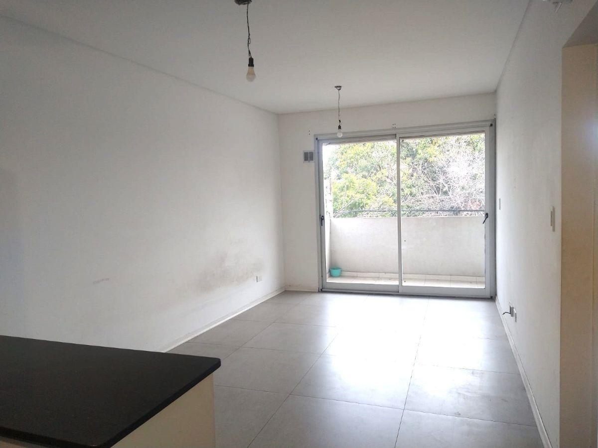 Foto de Venta Depto 2 amb al frente en Versalles, imagen 2