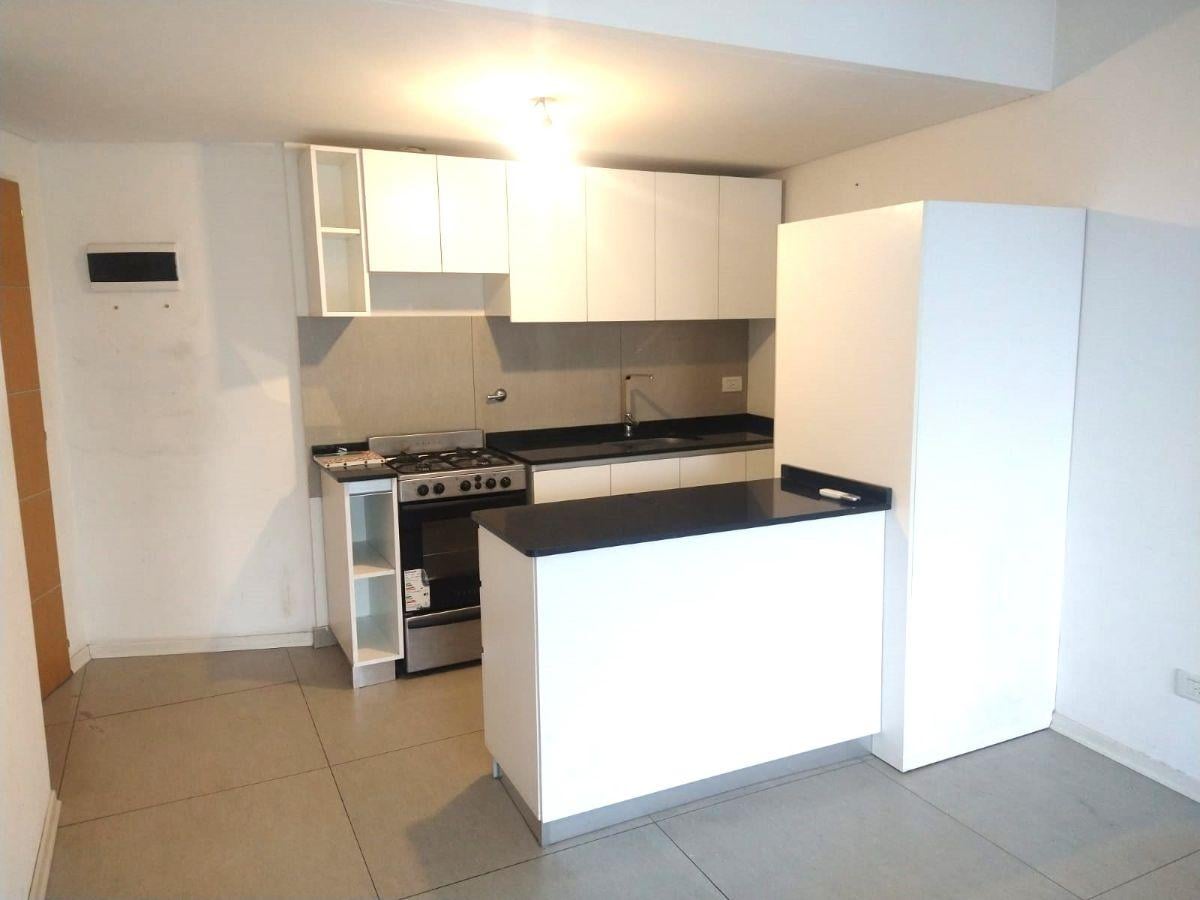 Foto de Venta Depto 2 amb al frente en Versalles, imagen 1