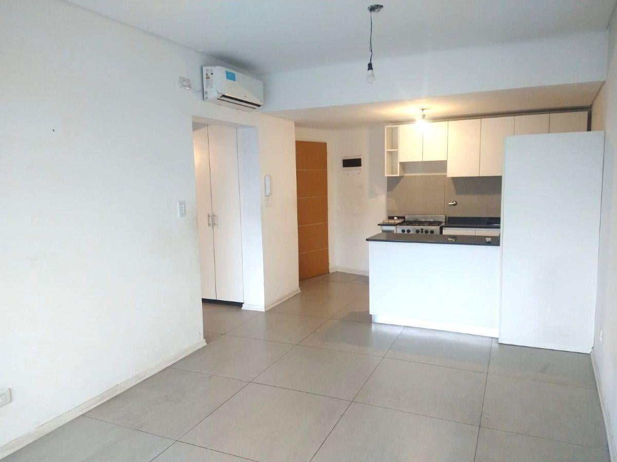 Foto de Venta Depto 2 amb al frente en Versalles, imagen 5