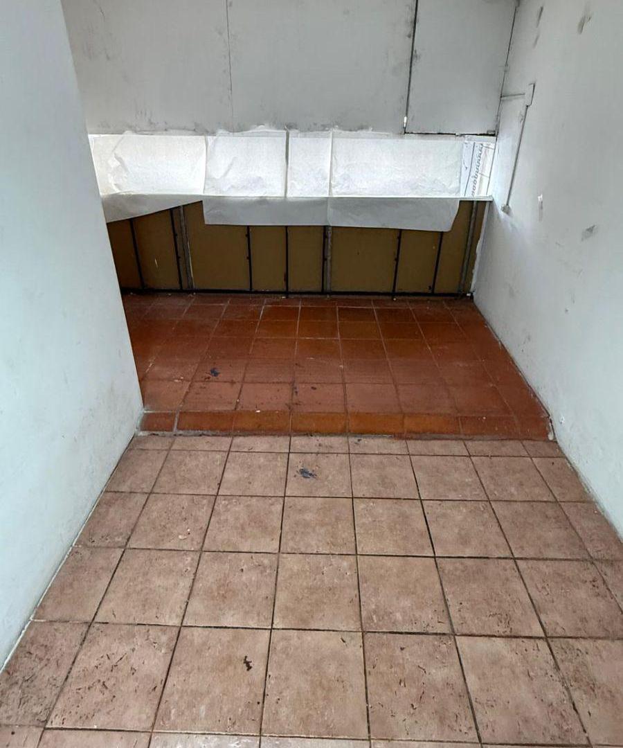 Foto de Único local 26m2 sobre Av. San Mártín casi esquina Espinosa en Villa, imagen 2