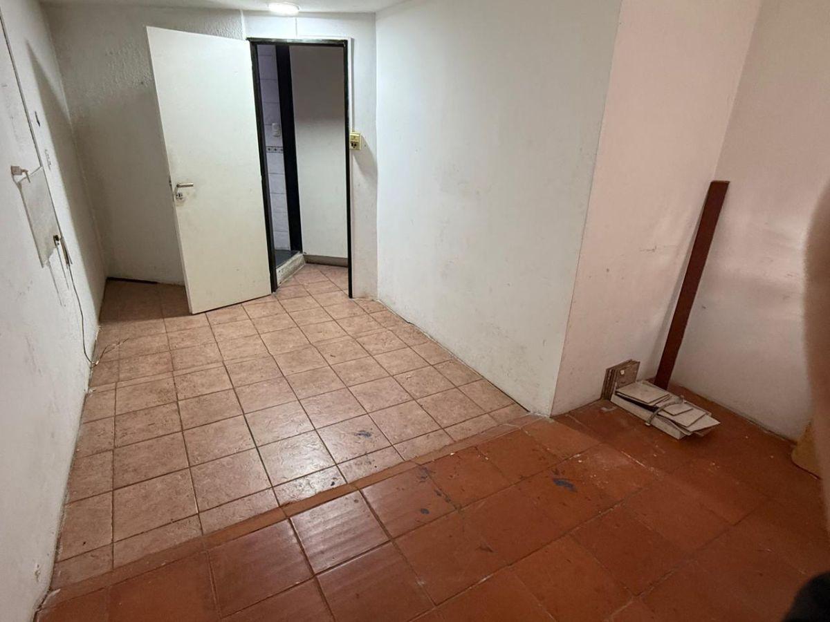 Foto de Único local 26m2 sobre Av. San Mártín casi esquina Espinosa en Villa, imagen 3