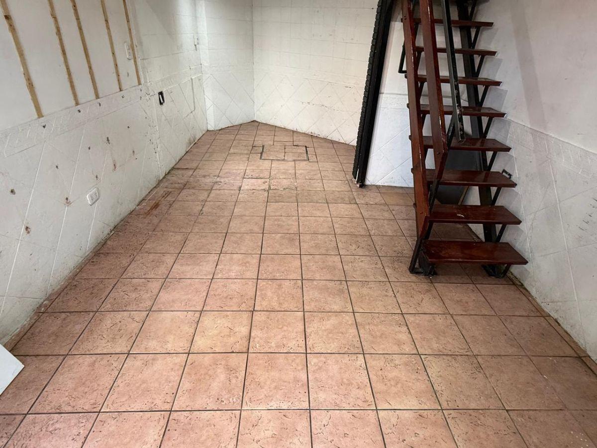 Foto de Único local 26m2 sobre Av. San Mártín casi esquina Espinosa en Villa, imagen 4