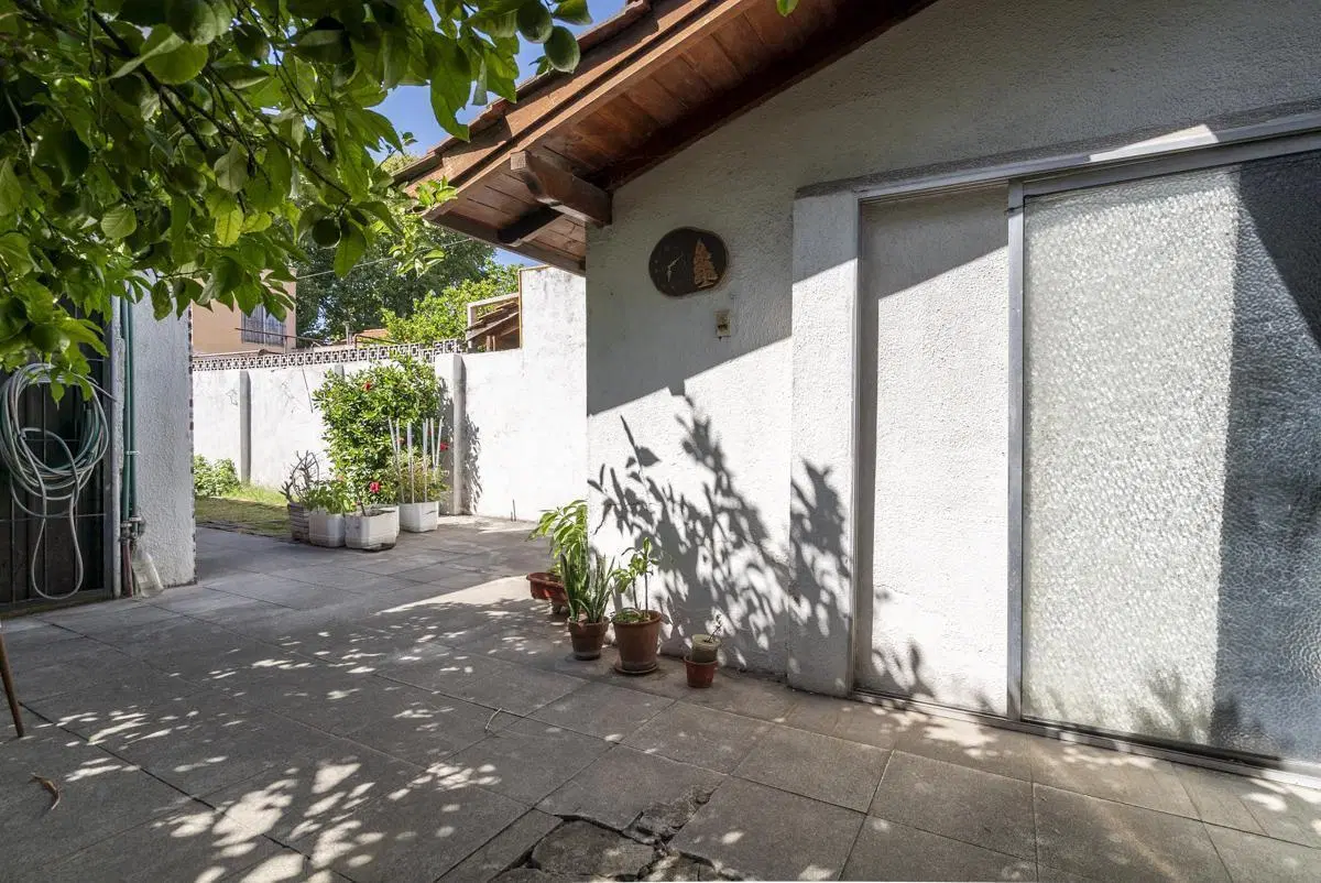 Casa en venta 4 ambientes con jardin y cochera en Villa Ballester 3