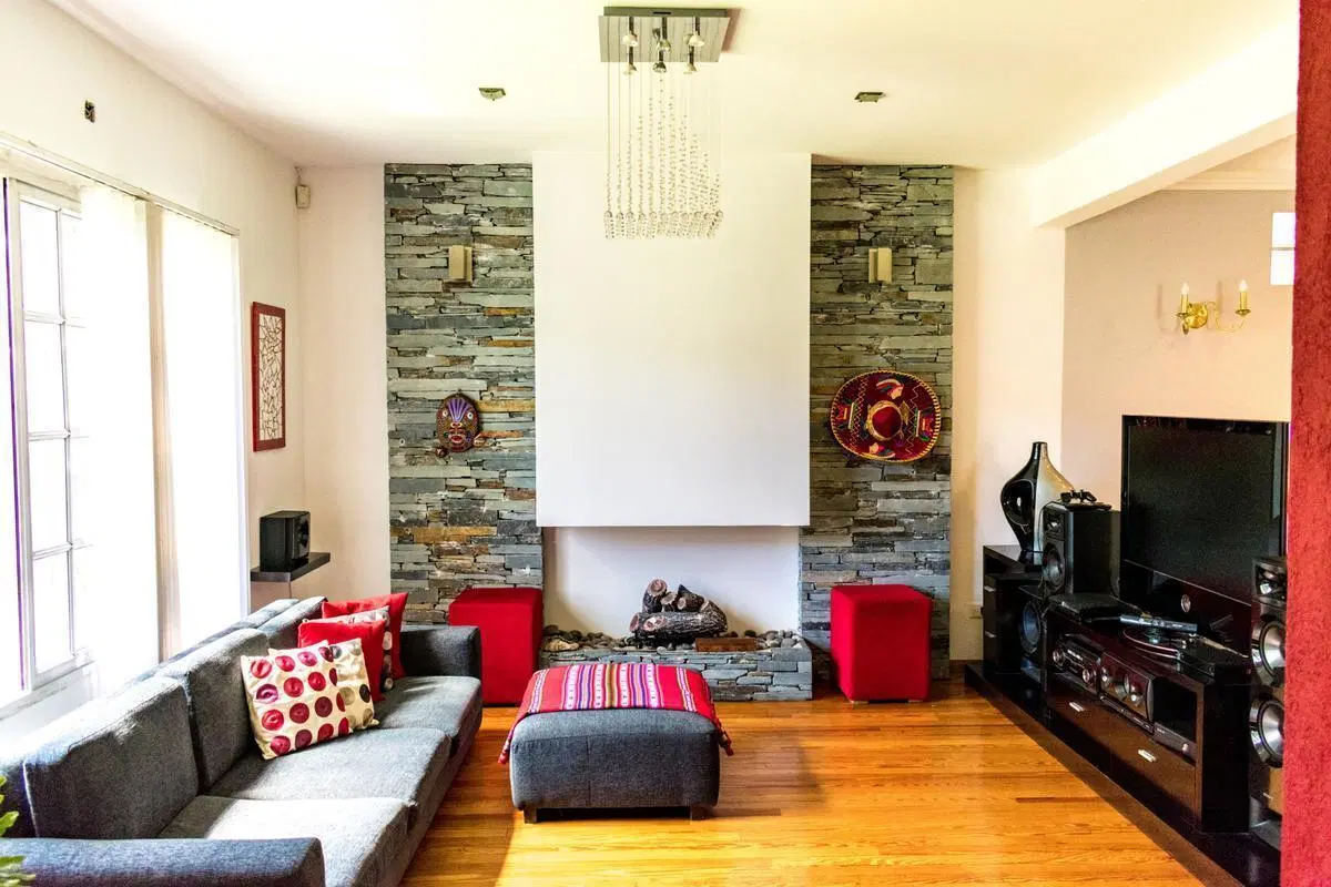 VENTA Casa con jardín, pileta y garage en Quilmes 1
