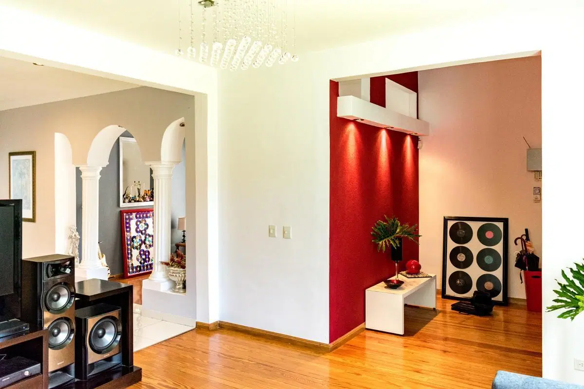 VENTA Casa con jardín, pileta y garage en Quilmes 2
