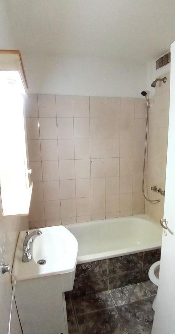 Foto de Departamento Oficina de 3 ambientes en alquiler en Versalles/Liniers, imagen 5