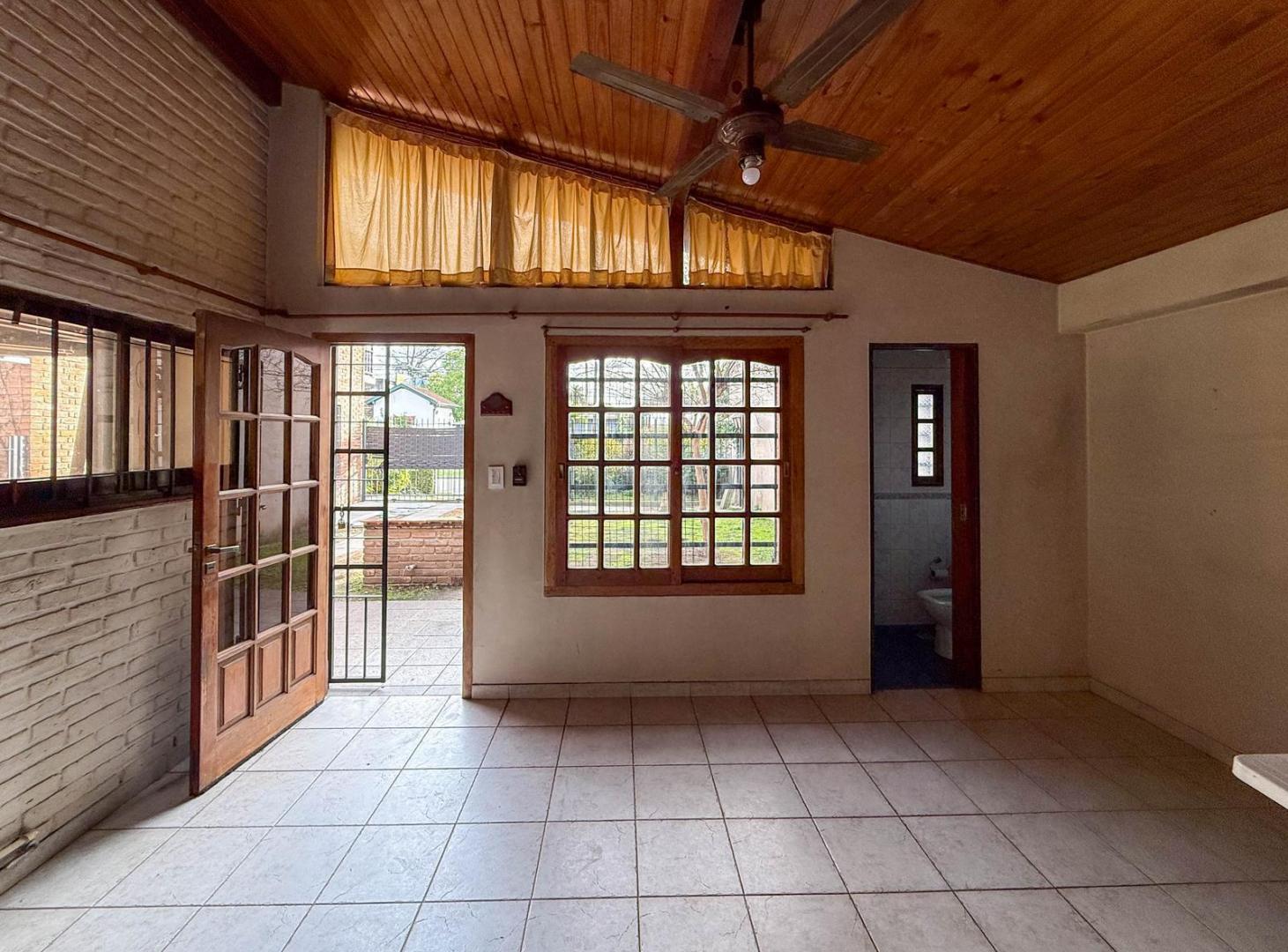 Foto de Alquiler de casa 3 dormitorios con patio y quincho en Burzaco, imagen 5