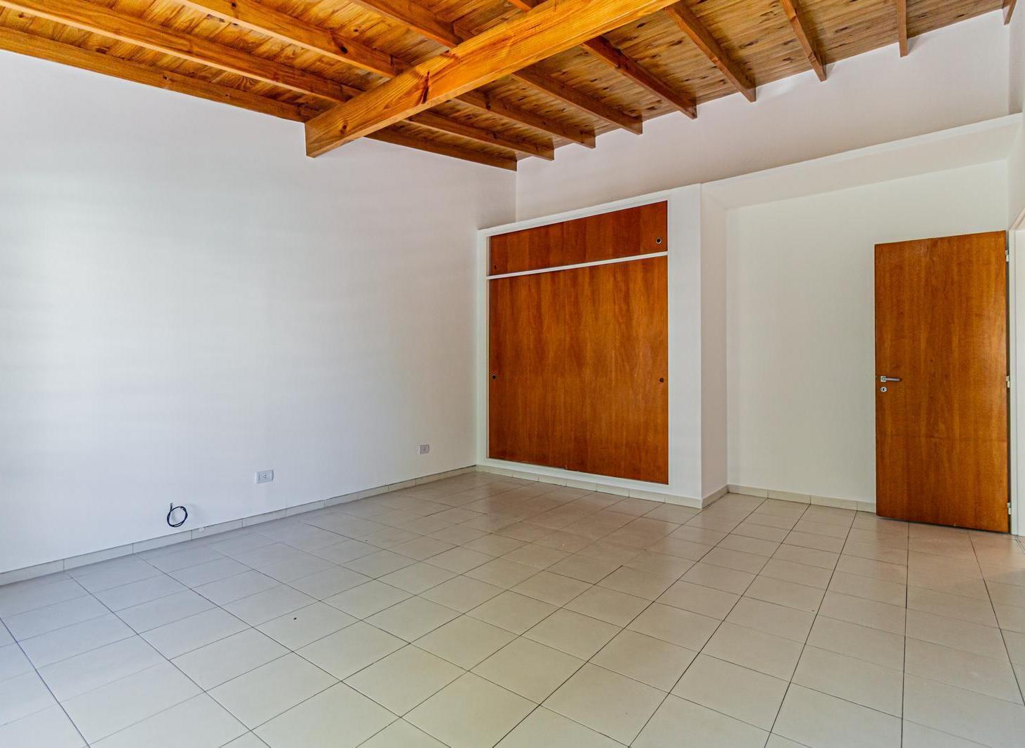 Foto de PH en venta 3 Ambientes con Cochera, Terraza y SIN EXPENSAS en Ciudadela, imagen 2