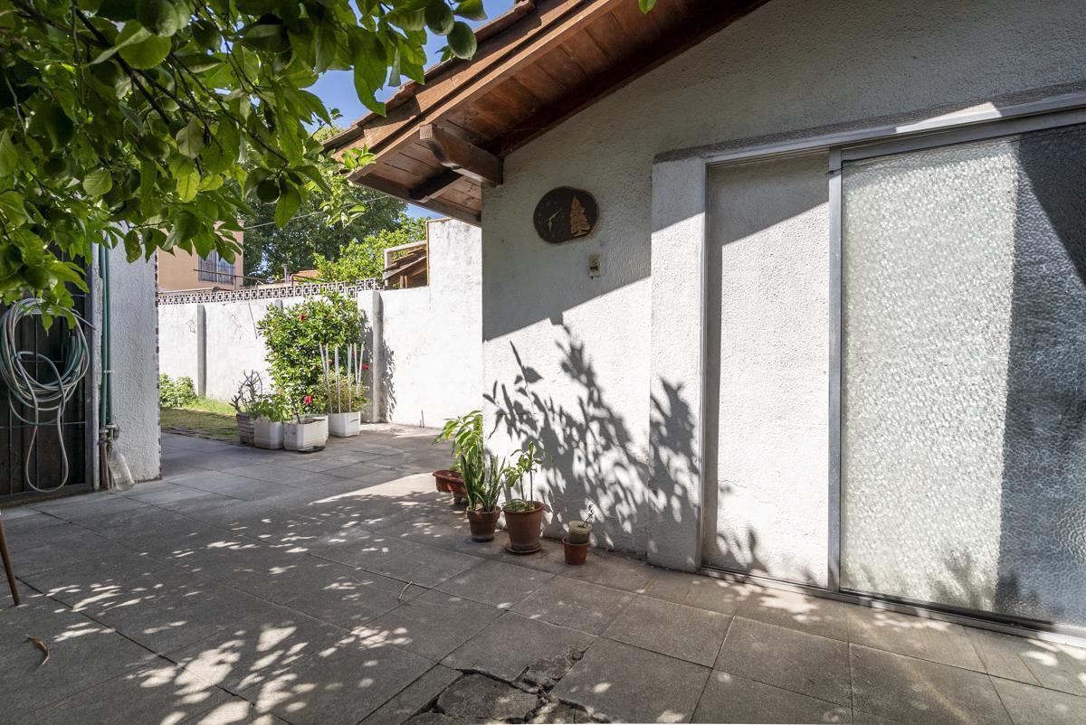 Foto de Casa en venta 4 ambientes con jardin y cochera en Villa Ballester, imagen 2