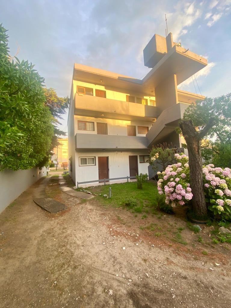 Depto Ambiente y Medio con Vista Al Mar y Cochera - Gesell Sur 2