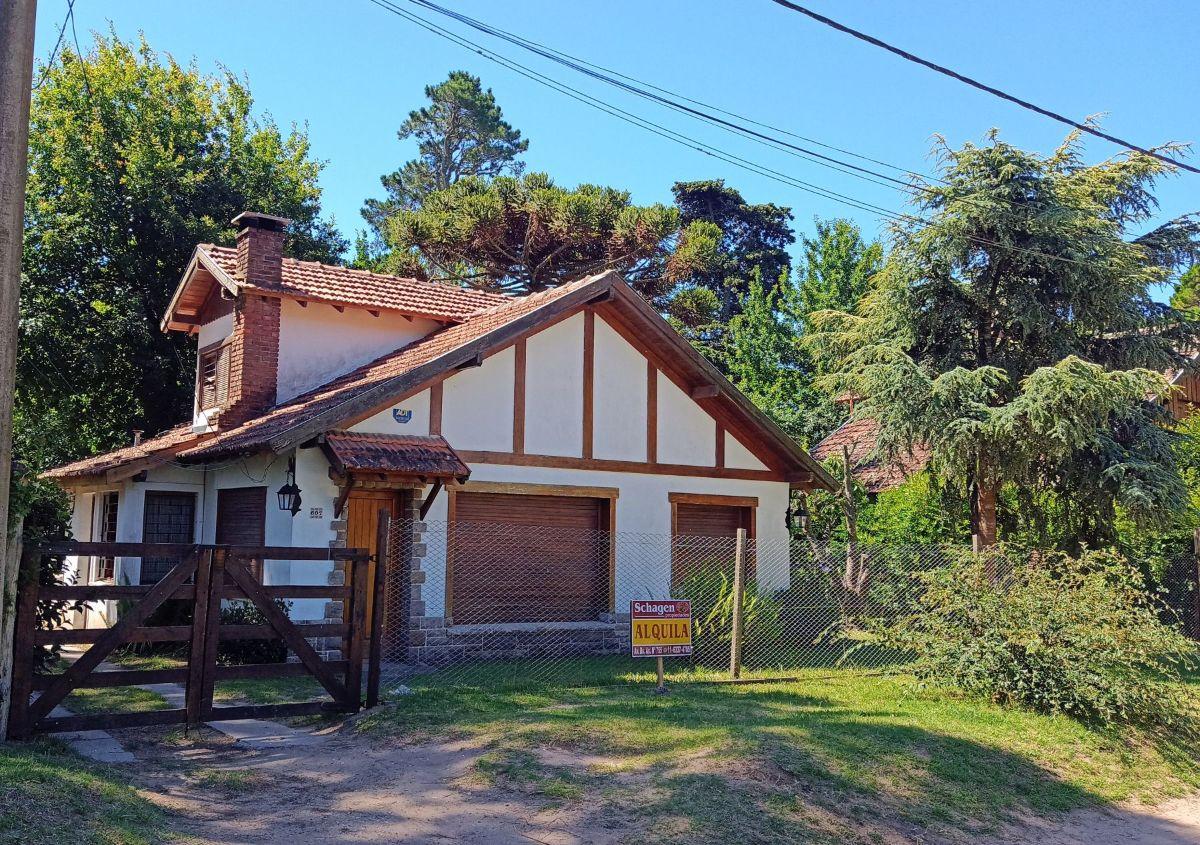 GESELL. VERANO 2026. CHALET 3 ambientes con gran parque a solo 250m de la playa. GESELL NORTE.