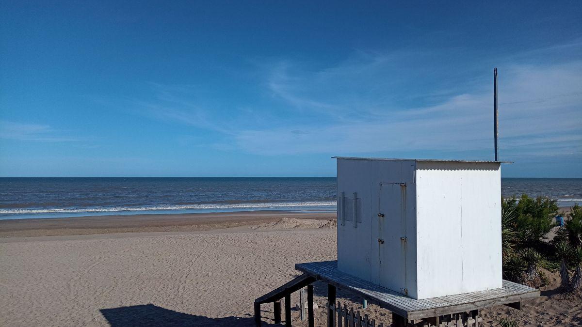 Foto de OPORTUNIDAD. Departamento 3 amb con cochera VISTA AL MAR. GESELL CENTRO., imagen 3