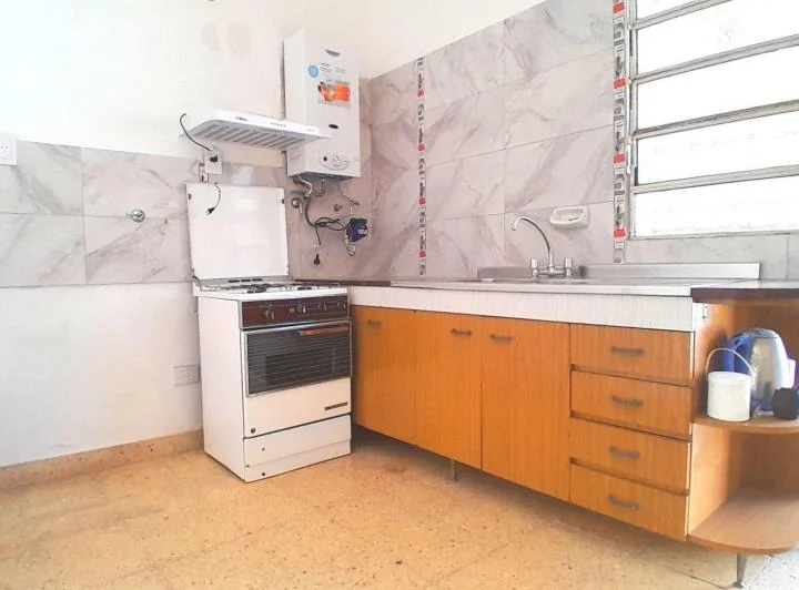 Ayolas 225 Dpto 1  - Pasillo $ 360.000.- 2