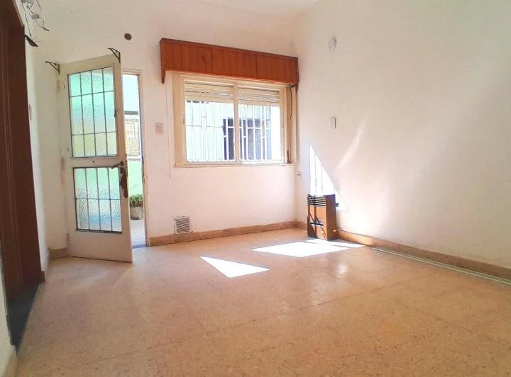 Ayolas 225 Dpto 1  - Pasillo $ 360.000.- 5