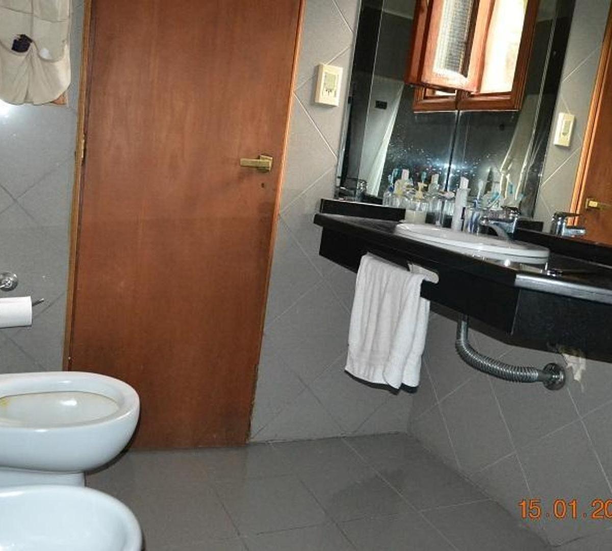 Foto de CASA EN VENTA FUNES- 5 DORM- SAN JOSÉ 3611 BIS - GARITA 13, imagen 2